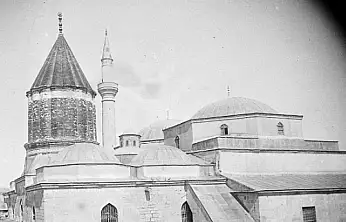 Konya'da bir mescidin ardına saklanan 700 yıllık ilim ve tasavvuf hikayesi