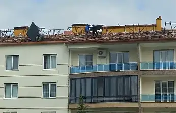 Konya'da çatı çalışması yürekleri ağza getirdi! 4 kat yüksekte böyle çalıştılar