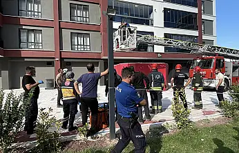 Konya'da çatıya çıktı, ekipler seferber oldu