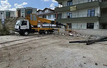 Konya'da çatıya demir çıkarırken feci kaza! İşçi vinçten düştü