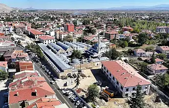 Konya'da çiftçilerin yol çilesi bitiyor: Şeker fabrikasına giden yol yenileniyor