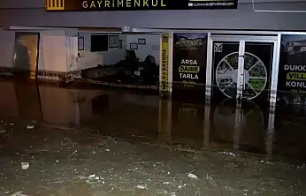 Konya'da dakikalar içinde felaket yaşandı! Dağdan inen sel her şeyi önüne kattı