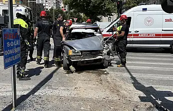 Konya'da dehşet anları! Araç hurdaya döndü, 2 kişi yaralandı