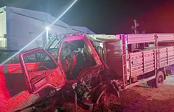 Konya'da dehşet anları: Kontrolden çıkan kamyon fabrikaya daldı! 17 yaşındaki genç kurtarılamadı