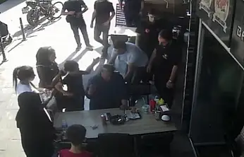 Konya'daki dönercide panik anları! Polis memuru hayatını kurtardı