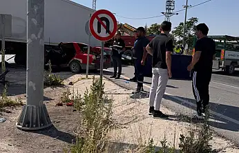 Konya'da feci TIR kazası: İki genç olay yerinde yaşamını yitirdi