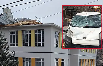 Konya'da fırtına alarmı! Okulun çatışı uçtu