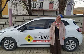 Konya'da geç kaldım demedi, 60 yaşında ehliyet aldı