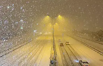 Konya'da gece saatlerinde kar yağışı etkili oldu: AKOM'dan uyarı geldi!