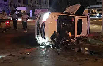 Konya'da gece yarısı kavşak faciası: 2 yaralı