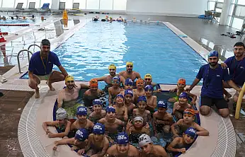 Konya'da hayat kurtaran eğitim: On binlerce çocuk yüzme öğreniyor