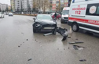 Konya'da iki otomobil çarpıştı: 3 yaralı
