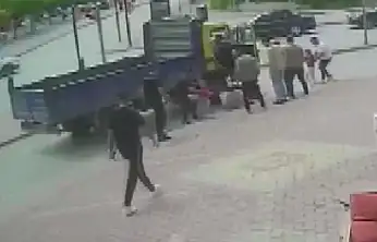 Konya'da kamyonet elektrikli bisiklete çarptı: Facianın yaşandığı olayda çok sayıda yaralı var!