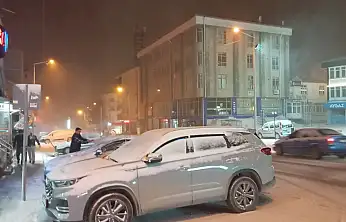 Konya'da kar yağışı sürücülere zor anlar yaşattı!