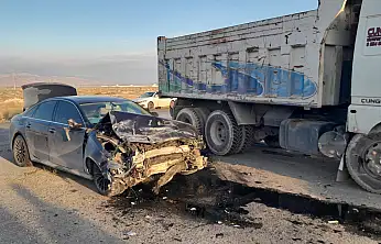 Konya'da kaza! Kamyon ile otomobil çarpıştı