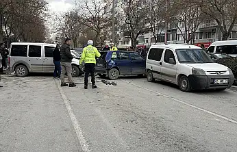 Konya'da kırmızı ışık dehşeti: Hızla gelen kamyonet 7 aracı biçti