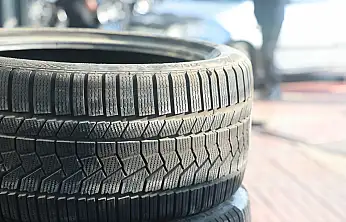 Konya'da kış lastiği mesaisi sürüyor: Uzmanlardan 'bayat lastik' uyarısı