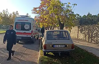 Konya'da kontrolden çıkan otomobil ağaca çarptı