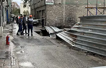 Konya'da korkutan göçük: Doğalgaz ve su borusu patladı!