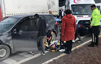 Konya'da korkutan kaza! Otomobil kamyona ok gibi saplandı