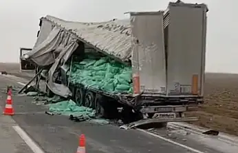Konya'da korkutan kaza! TIR'lar çarpıştı