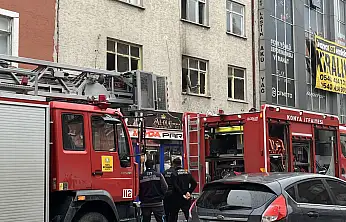 Konya'da alevler yükseldi: 3 katlı binada yangın çıktı