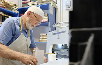 Konya'da kutsal kitaplara adanan ömür: 57 yıllık mücellit Mahmut Usta