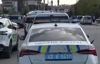 Konya'da öğrenci servisi ile otomobil çarpıştı: 8'i çocuk 9 kişi yaralandı
