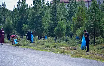 Konya'da öğrenciler Dünya Temizlik Günü'nde el ele verdi