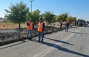 Konya'da pancar yüklü TIR devrildi: Sürücü ölümden döndü!