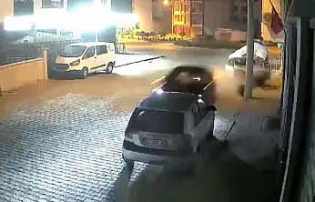 Konya'da park halindeki araçları hurdaya çıkaran kaza