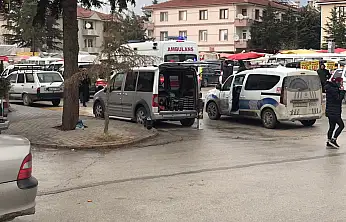 Konya'da pazar yerinde kavga! Taş ve sopalarla birbirlerine girdiler