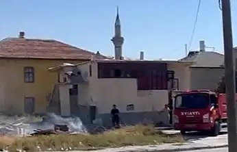 Konya'da peş peşe yangın! İki mahallede alevlere müdahale
