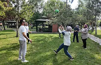 Konya'da termometre yükseldi, parklar doldu