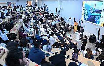 Konya'da tıp öğrencileriyle buluşan Altay'dan vicdan vurgusu