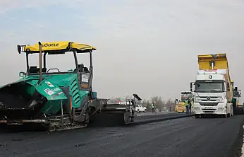 Konya'da tramvay hattı çalışmaları hız kesmeden sürüyor: Aslım caddesi'nde asfalt yenileme başladı!