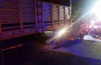 Konya'da üç tekerlekli motosiklet park halindeki yarı römorka çarptı: Sürücünün durumu ağır