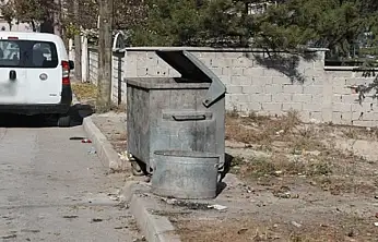 Konya'da vicdansız anne- baba bebeği çöpe attı: 'Yaşaması İçin Bıraktı'