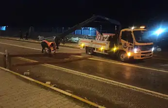 Konya'da yürekler ağza geldi! Şiddetli rüzgar ortalığı birbirine kattı