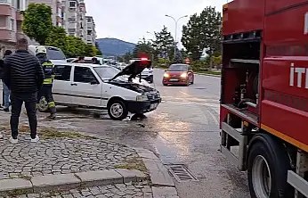 Konya'da yürekler ağza geldi! Seyir halindeki otomobil alev aldı