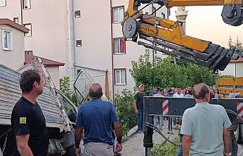 Konya'da yürekleri ağza getiren olay! Kamyoneti durdurmak isterken sıkıştı
