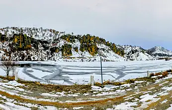 Konya'daki gölet buz kapladı: Doğal güzelliğiyle büyüledi!