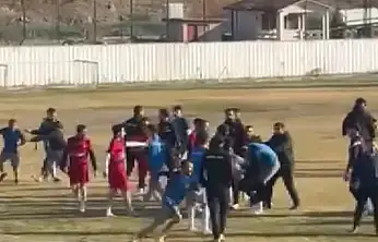 Konya'daki maçta ortalık savaş alanına döndü: 5 yaralı!