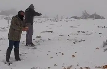 Konya'daki o ilçeye lapa lapa kar yağdı! 15 santimetreyi gördü!