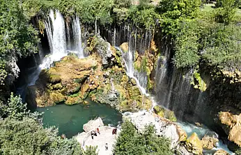 Konya'nın doğa harikası Yerköprü Şelalesi ilgi odağı!