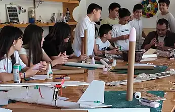 Konya'nın genç mucitleri Tabiat Okulu'nda buluştu! Kendi tasarladıkları uçakları göğe çıkardılar