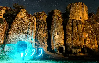 Konya'nın Kapadokya'sında gece büyüsü