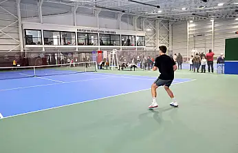 Konya'nın minik tenisçileri kupa için ter döktü