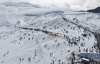 Konyalılar buraya akın ediyor! Adeta dolup taştı... Araba koyacak yer bulmakta zorlandılar