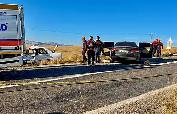 Konya plakalı araç kaza yaptı: Ortalığın savaş alanına döndüğü kazada 4 kişi öldü!